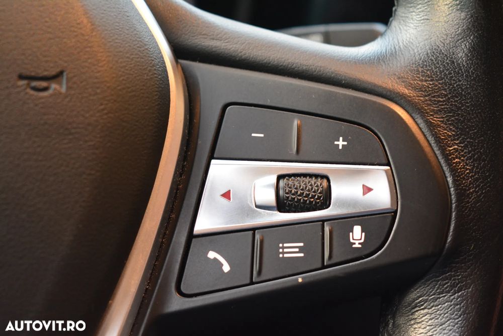 BMW Seria 3 330e Aut. Sport Line - 24