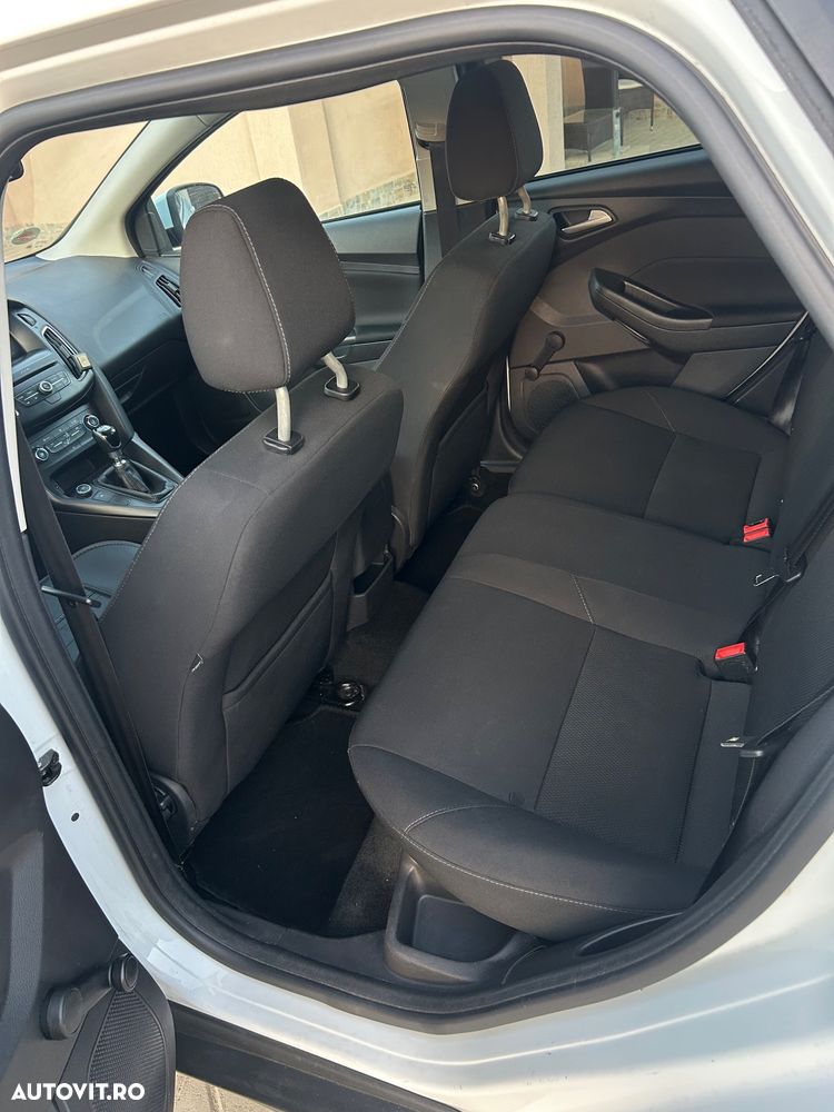 Volkswagen Golf 1.6 TDI Highline - 6