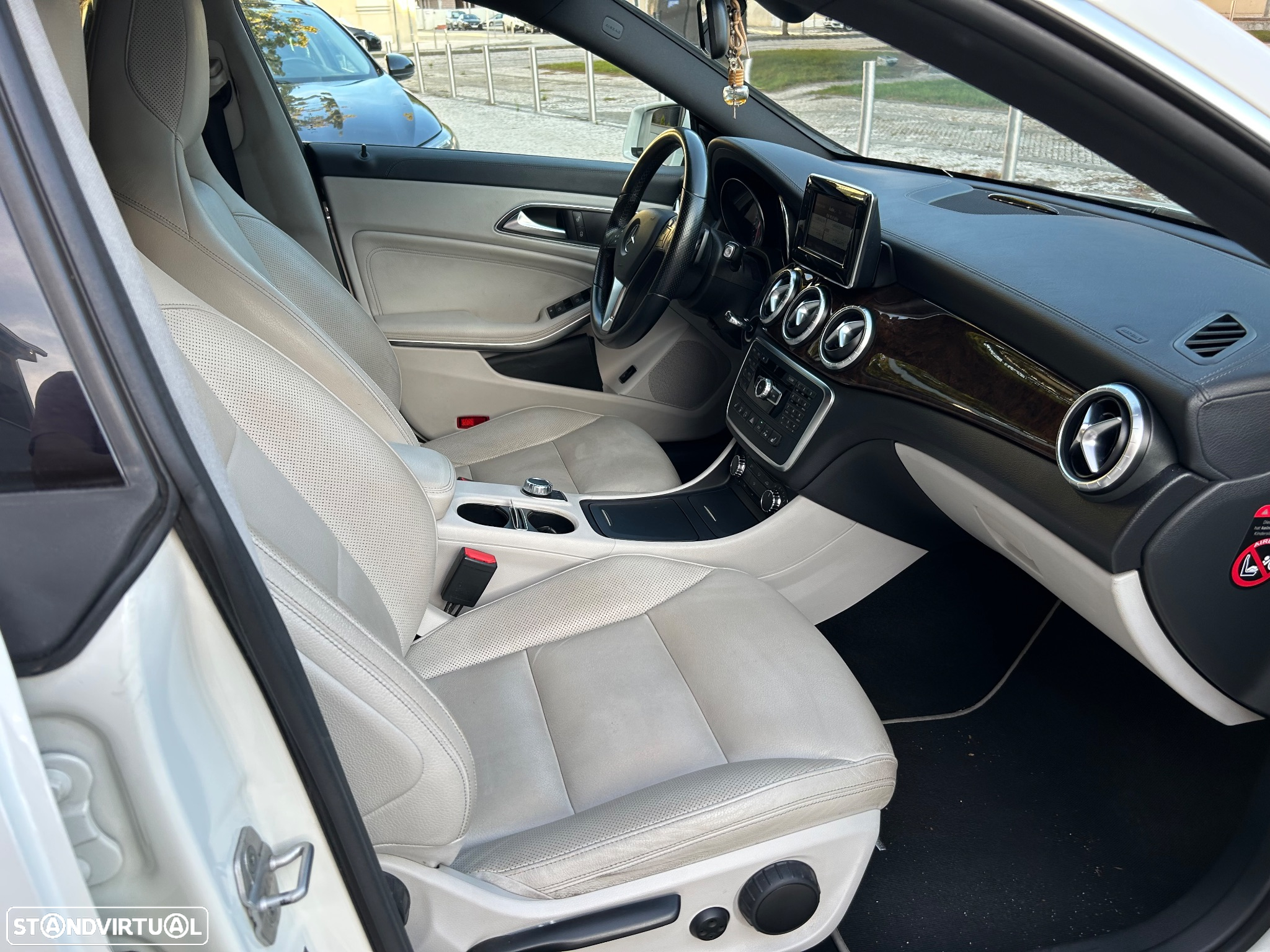 Mercedes-Benz CLA 220 - 9