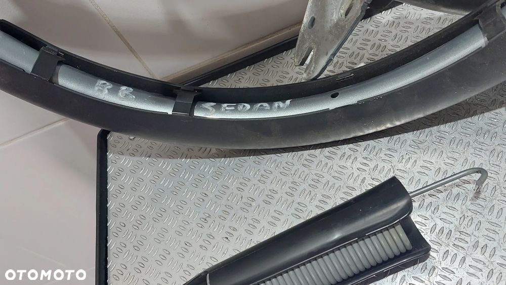 ZAWIASY KLAPY BAGAŻNIKA KOMPLET SEDAN AUDI A4 B8 R2009 NR 8K5827301H - 2