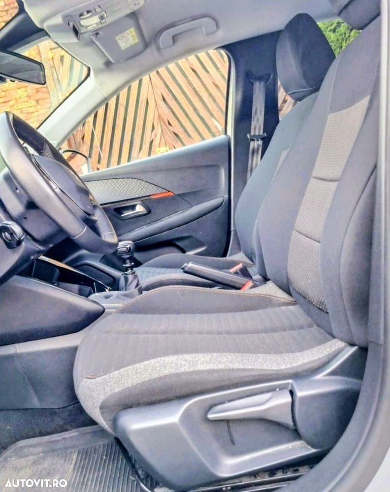 Peugeot 208 1.2 L PureTech STT GT - 2