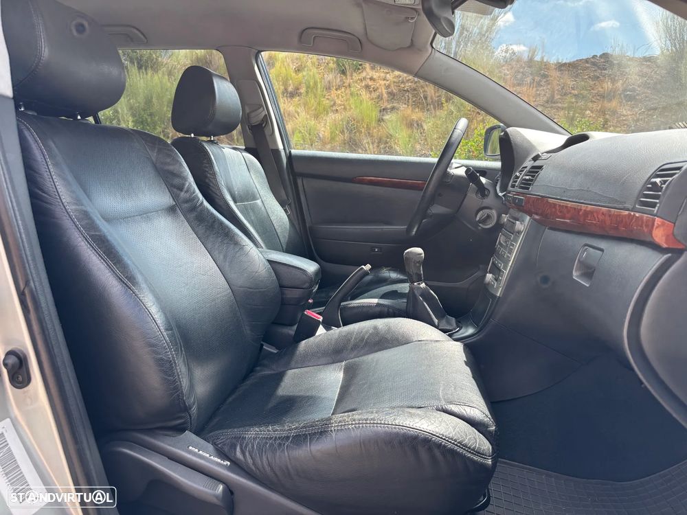 Toyota Avensis SW 2.0 D-4D - 18
