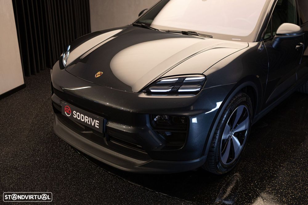 Porsche Macan Electric 4 - 5