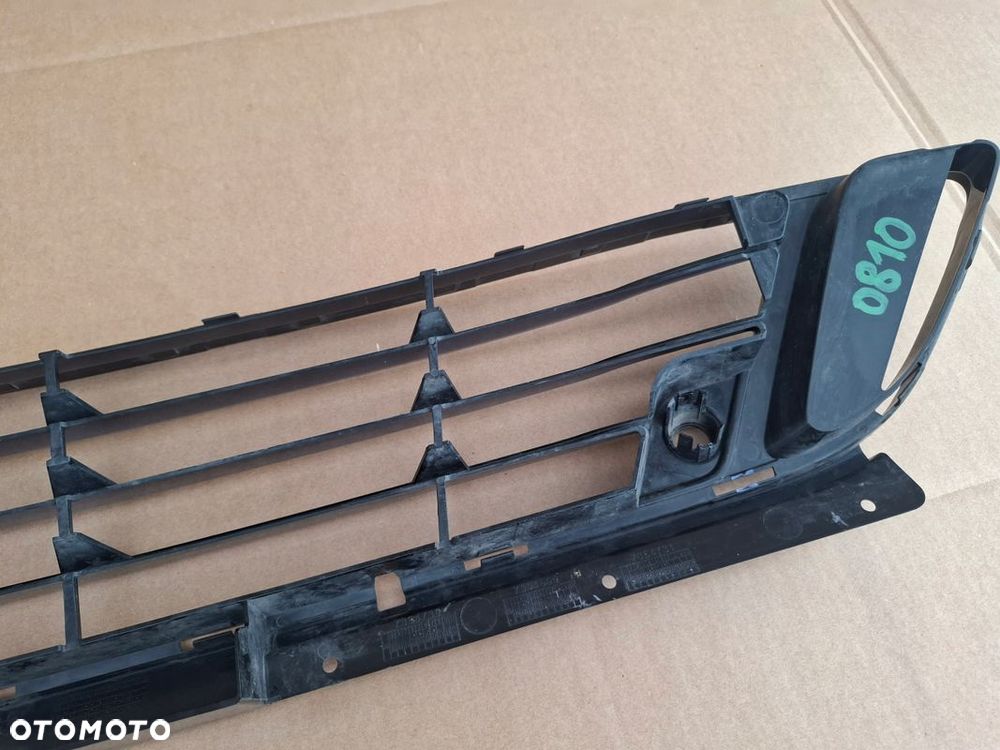 KRATKA ŚRODKOWA ZDERZAKA BMW 2 F45 ORYGINAŁ ŁADNY STAN - 4