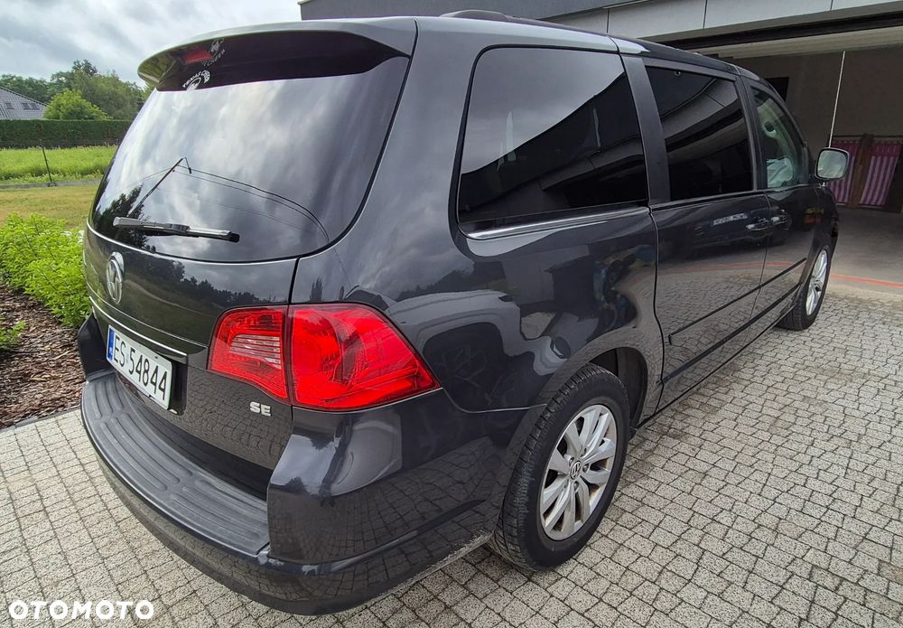 Volkswagen Routan - 4
