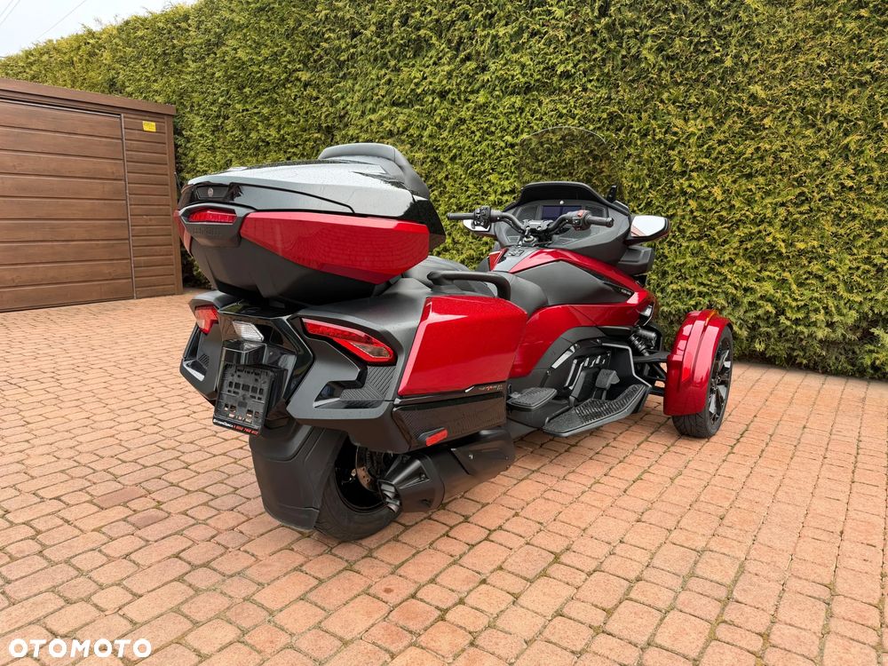 Can-Am Spyder - 10