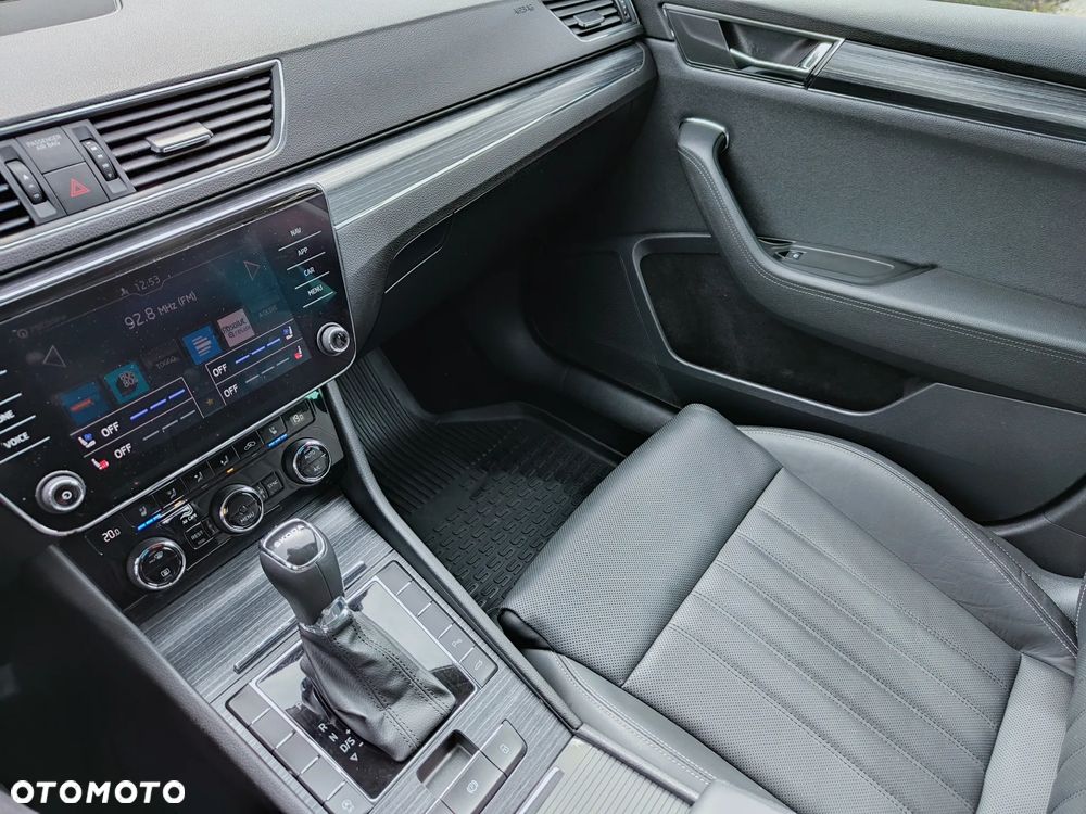 Skoda Superb 2.0 TDI DSG Premium Edition - 24