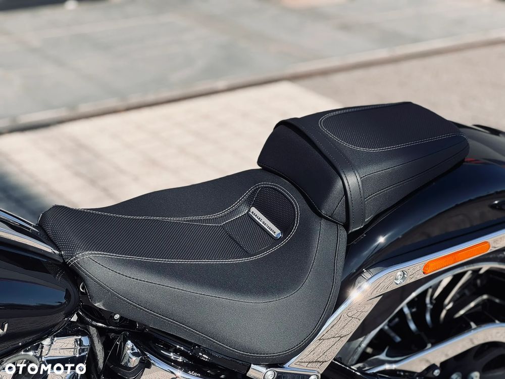 Harley-Davidson Softail Breakout - 22