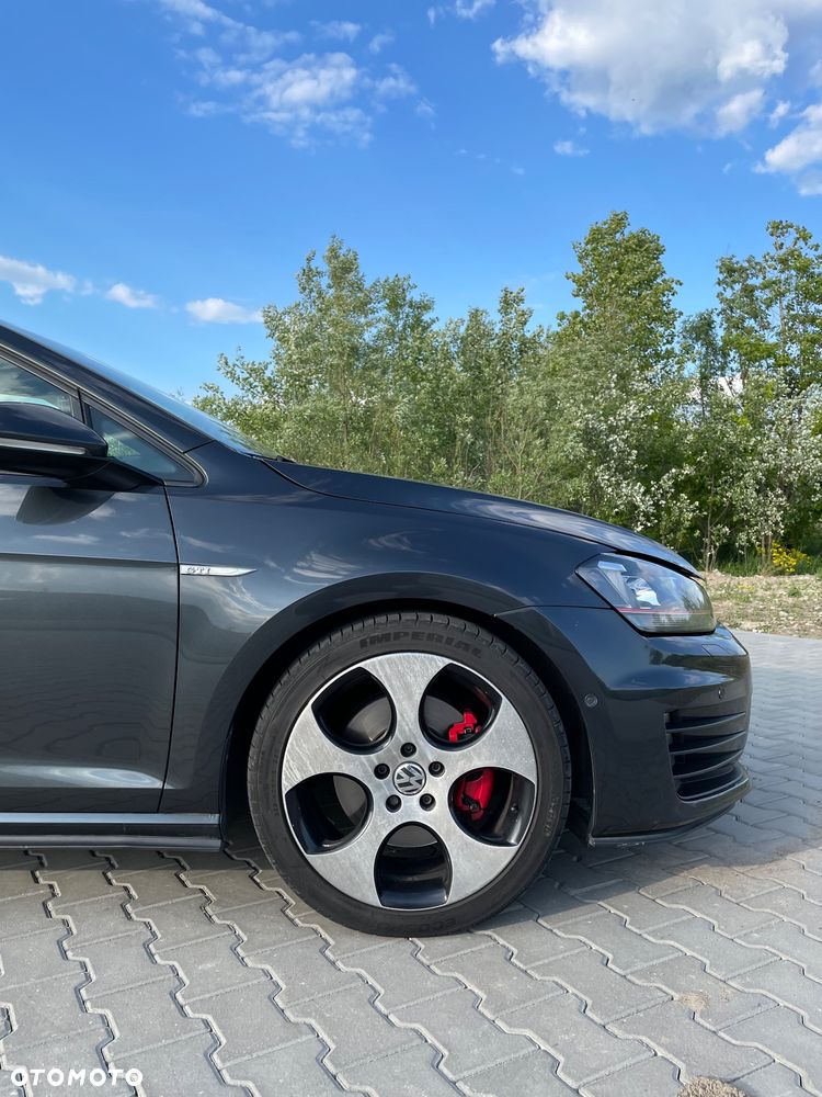 Volkswagen Golf - 17