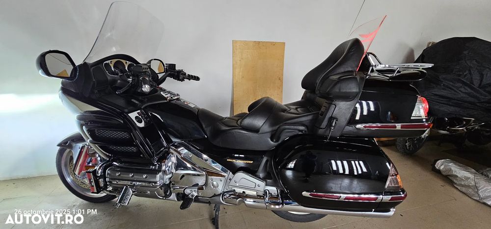 Honda GL 1800 Gold Wing - 1
