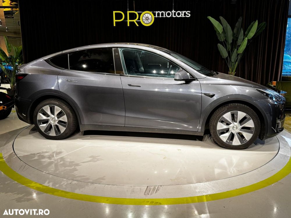 Tesla Model Y - 5