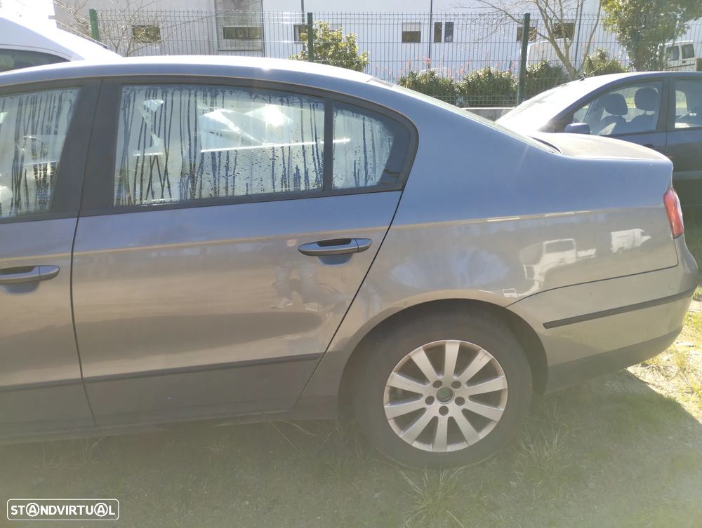 VW Passat 1.9 TDi Confortline - 11