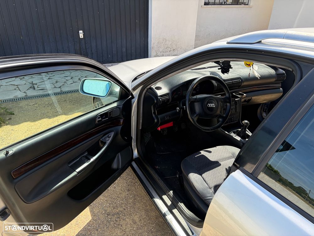Audi A4 Avant 1.9 TDI Attraction - 13