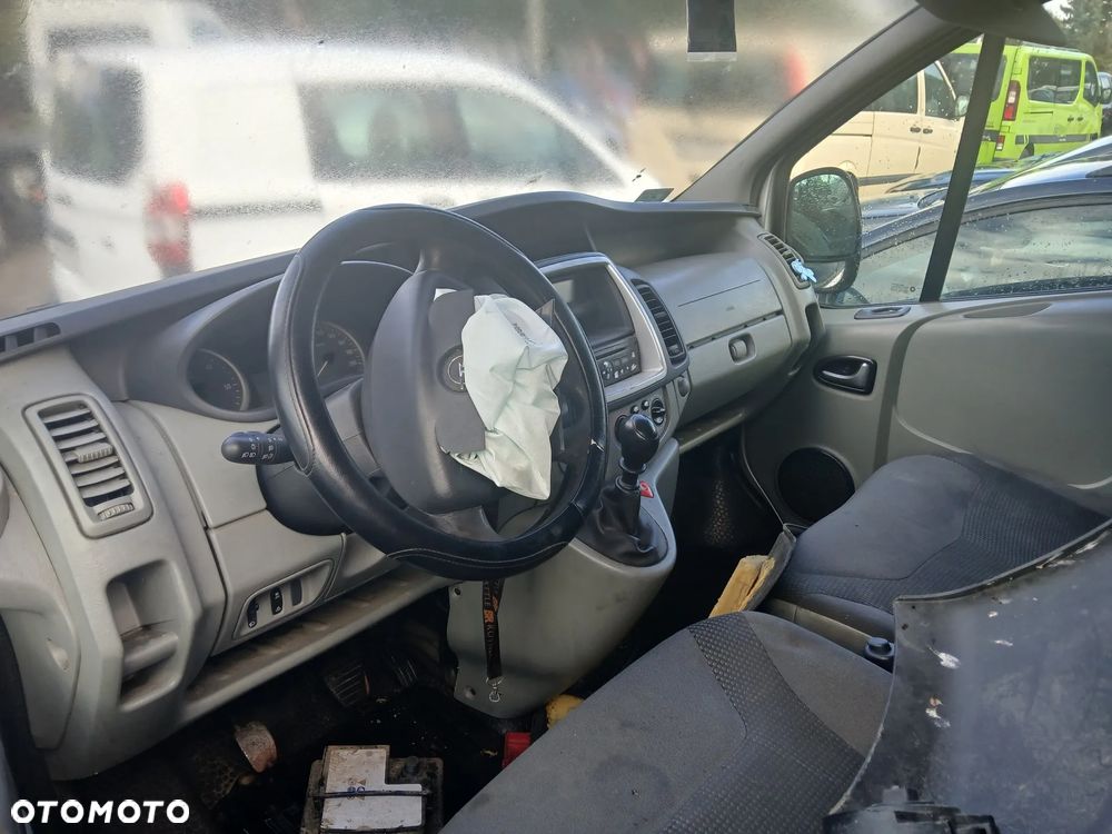 Opel Vivaro 2.5 146KM G9U 630 silnik M73 skrzynia U82 kolor maska pokrywa silnika klapa bagażnika zderzak lampa reflektor pas przedni stop lampy halogeny przeciwmgłowe odblaski grill atrapa znaczek błotnik - 4
