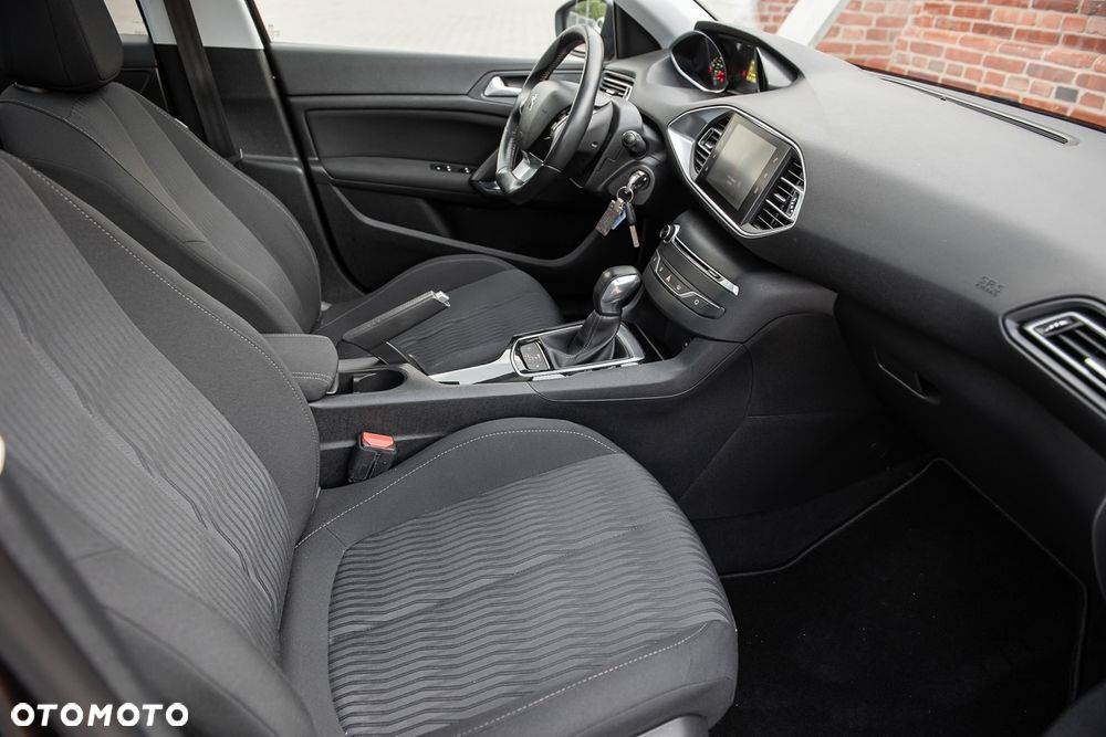Peugeot 308 1.2 PureTech Allure S&S - 26