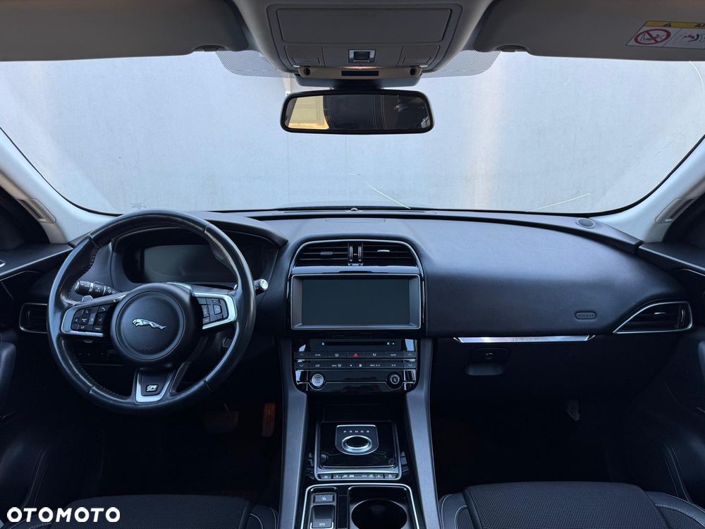 Jaguar F-Pace 2.0 i4D AWD R-Sport - 9