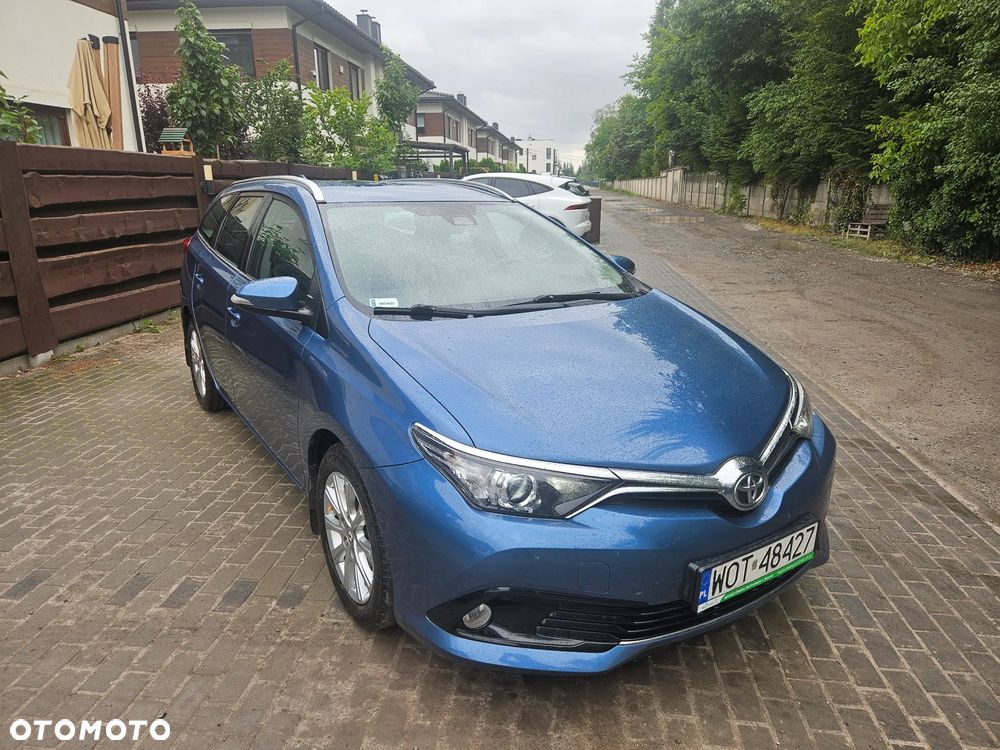 Toyota Auris 1.6 Premium MS - 8