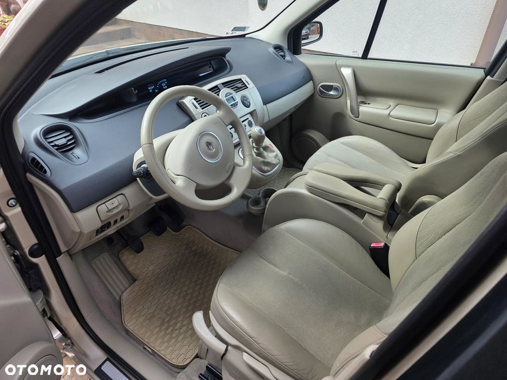Renault Scenic 1.6 16V Luxe Privilege - 14