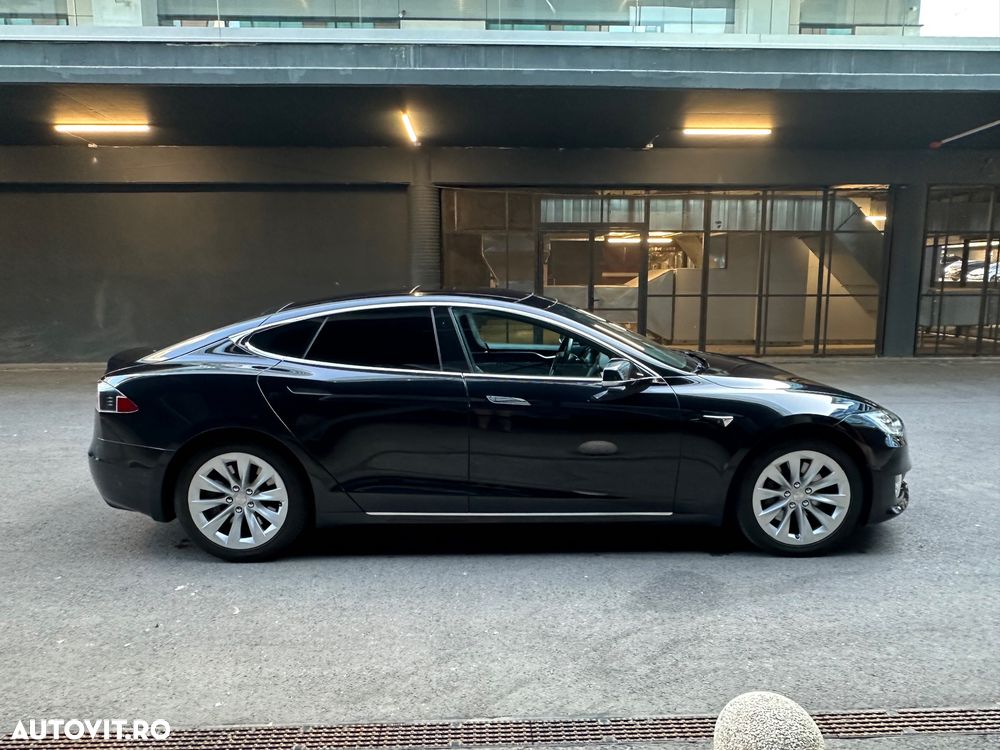 Tesla Model S - 4