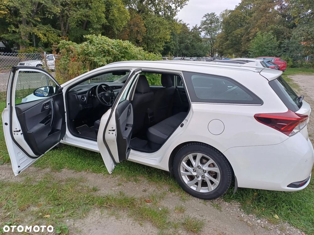 Toyota Auris Hybrid 135 Premium - 11