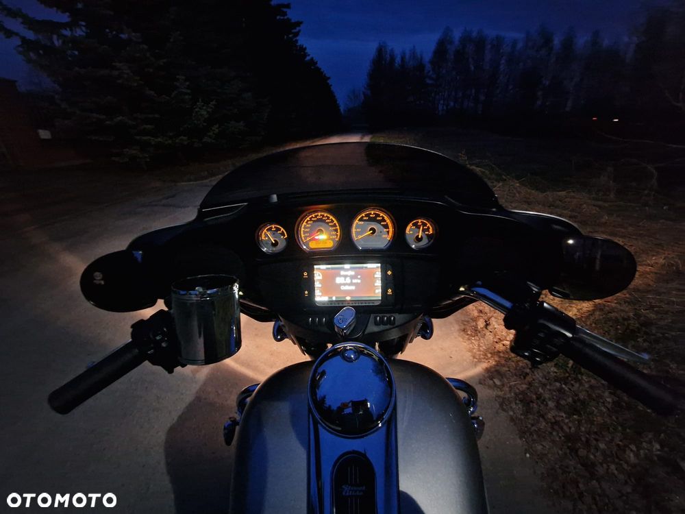 Harley-Davidson Touring Street Glide - 23