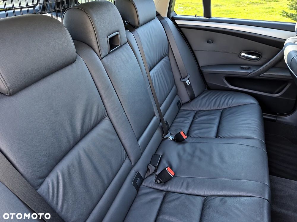 BMW Seria 5 525d - 33