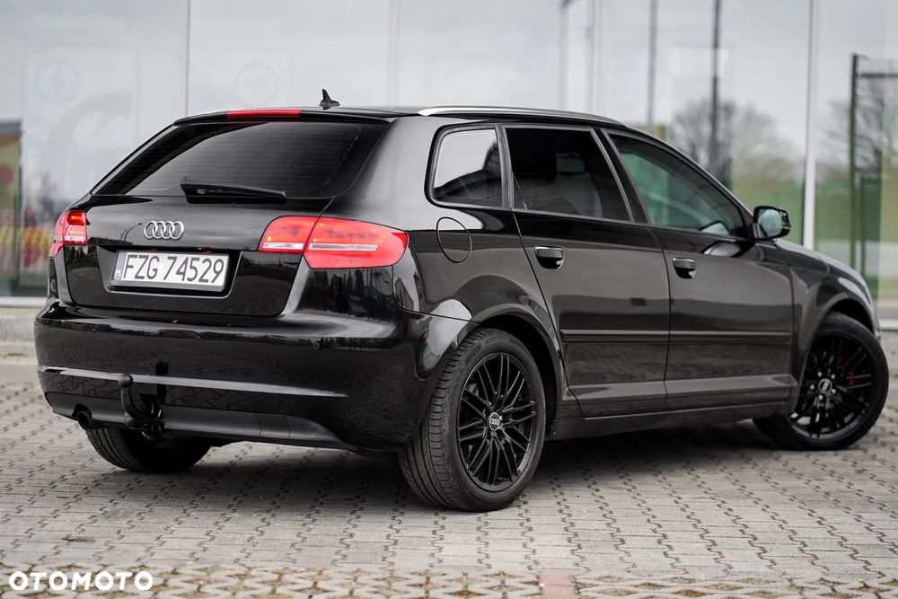 Audi A3 Sportback 1.6 TDI S line Sportpaket - 26