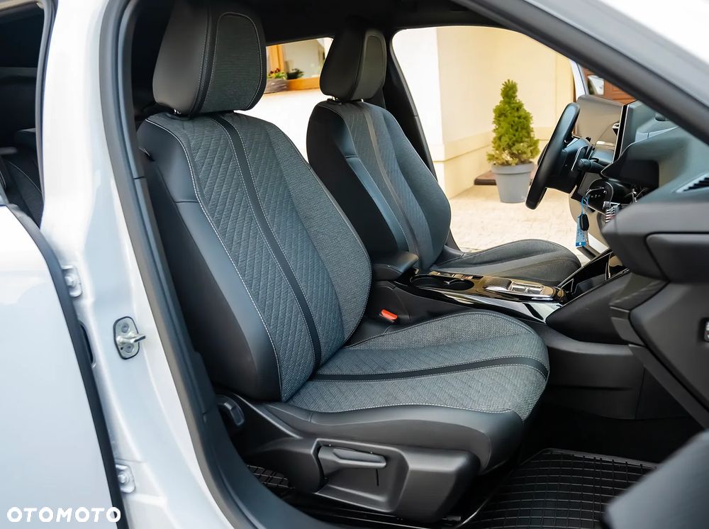 Peugeot 2008 1.5 BlueHDi Allure Pack S&S EAT8 - 32