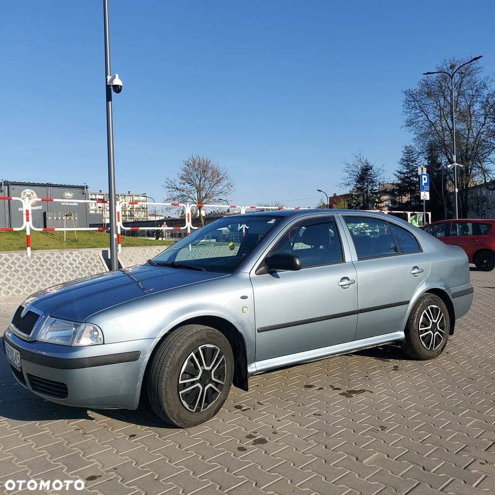 Skoda Octavia 1.6 Ambiente - 19