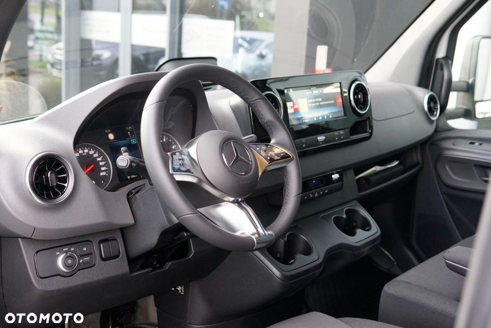 Mercedes-Benz Sprinter - 12