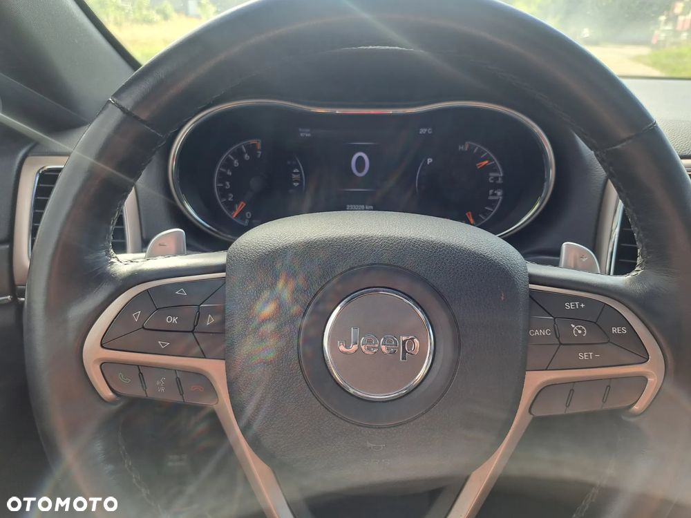 Jeep Grand Cherokee - 16