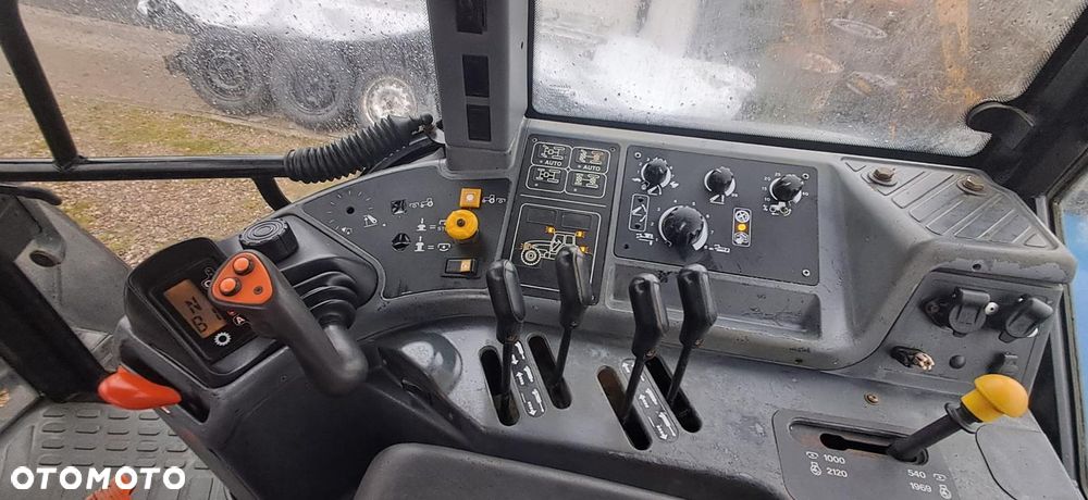 New Holland 8360 - 3