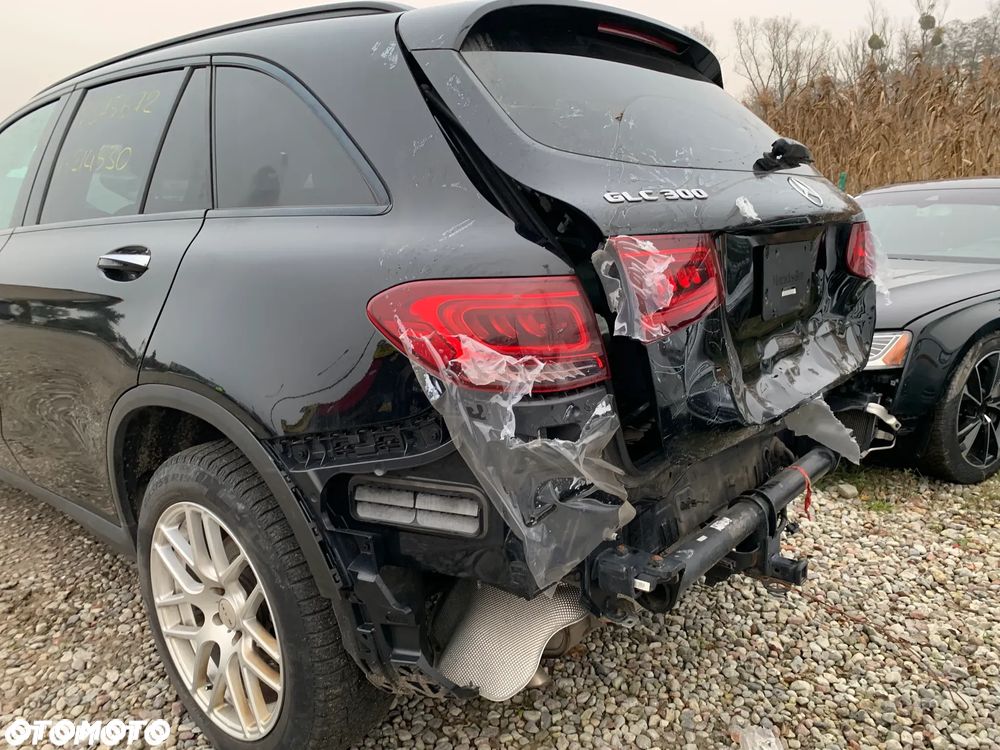 Mercedes-Benz GLC 300 4Matic 9G-TRONIC AMG Line Advanced - 8