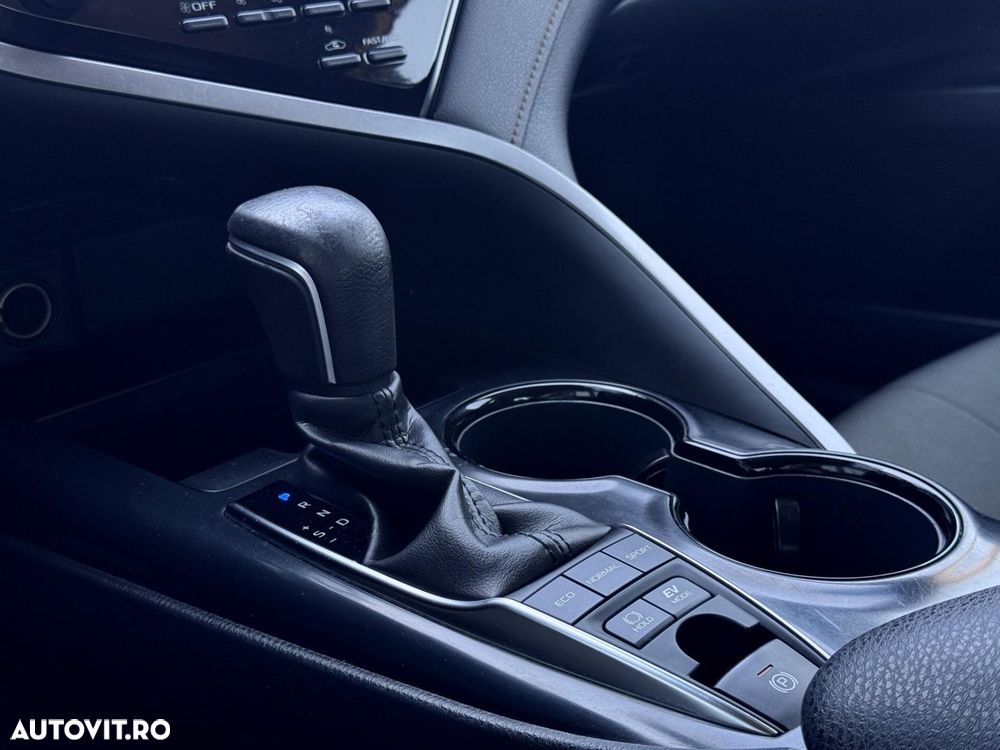 Toyota Camry - 14