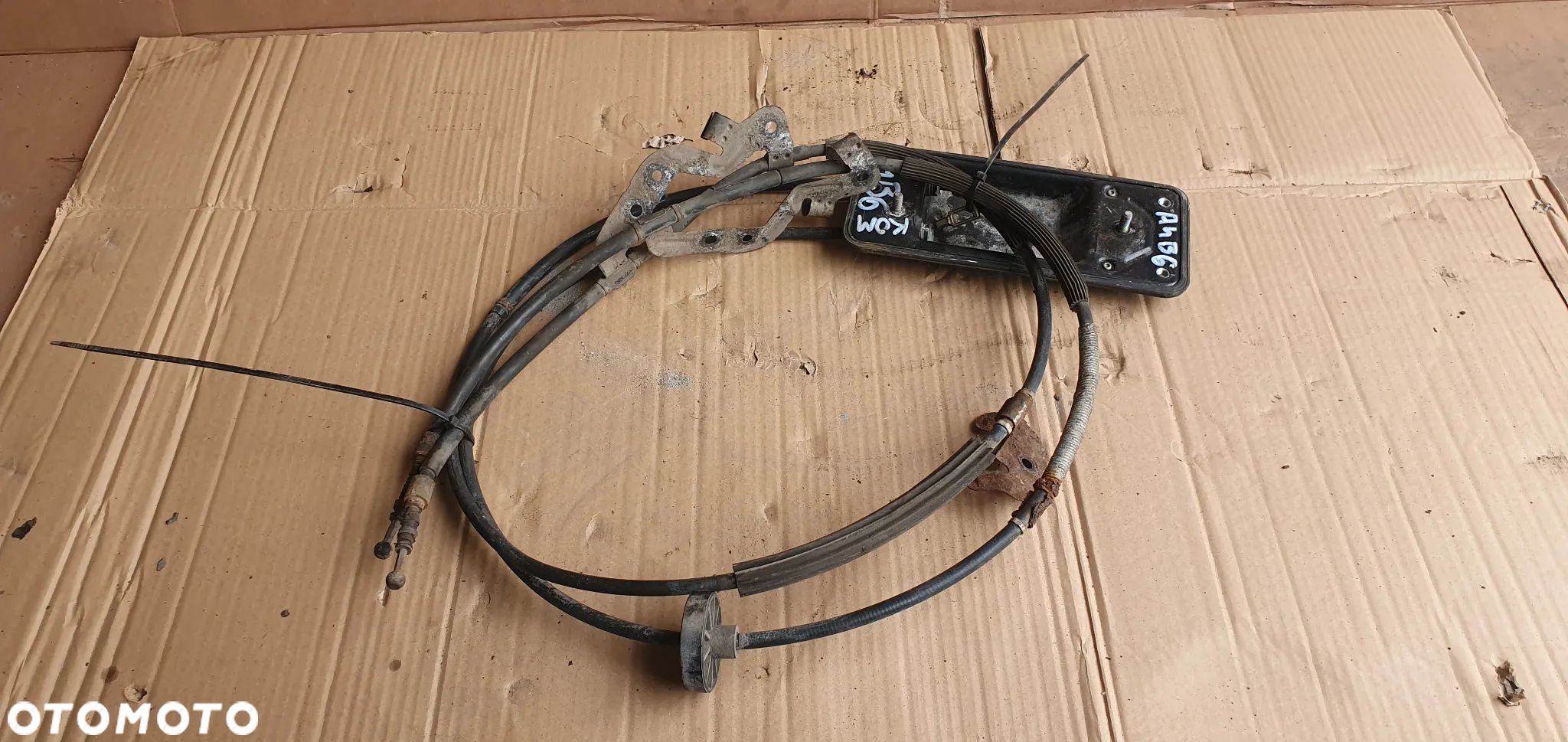 Linki cięgna hamulca ręcznego mocowanie Audi A4 B6 8E0609721AF - 1