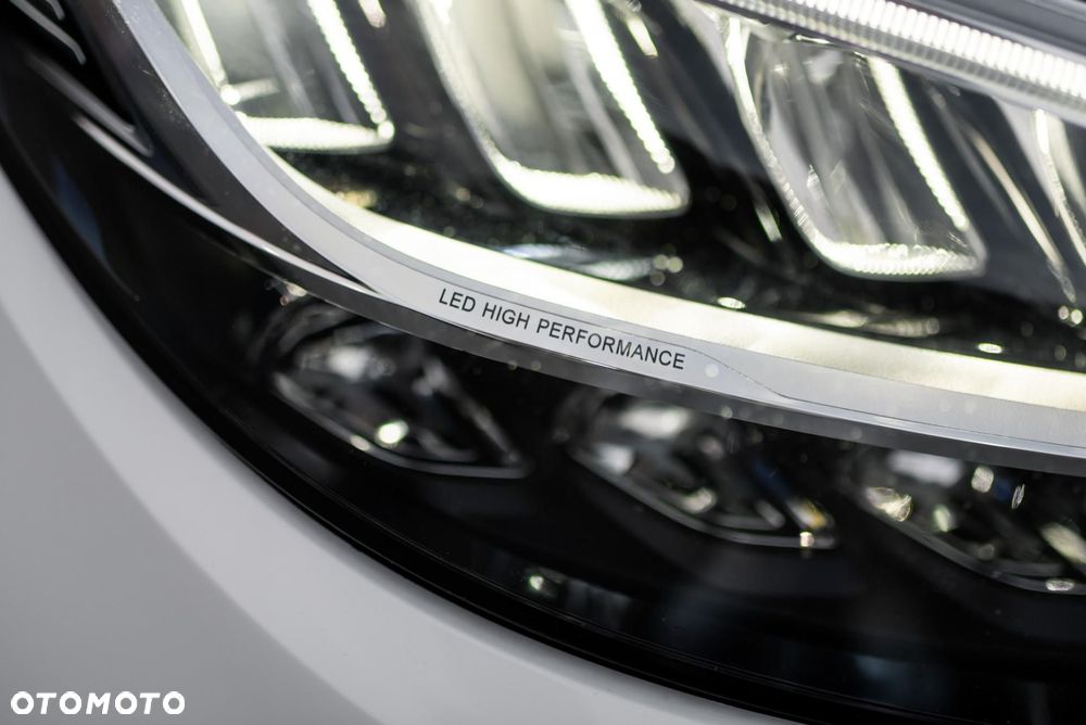 Mercedes-Benz Klasa C 300 9G-TRONIC - 34