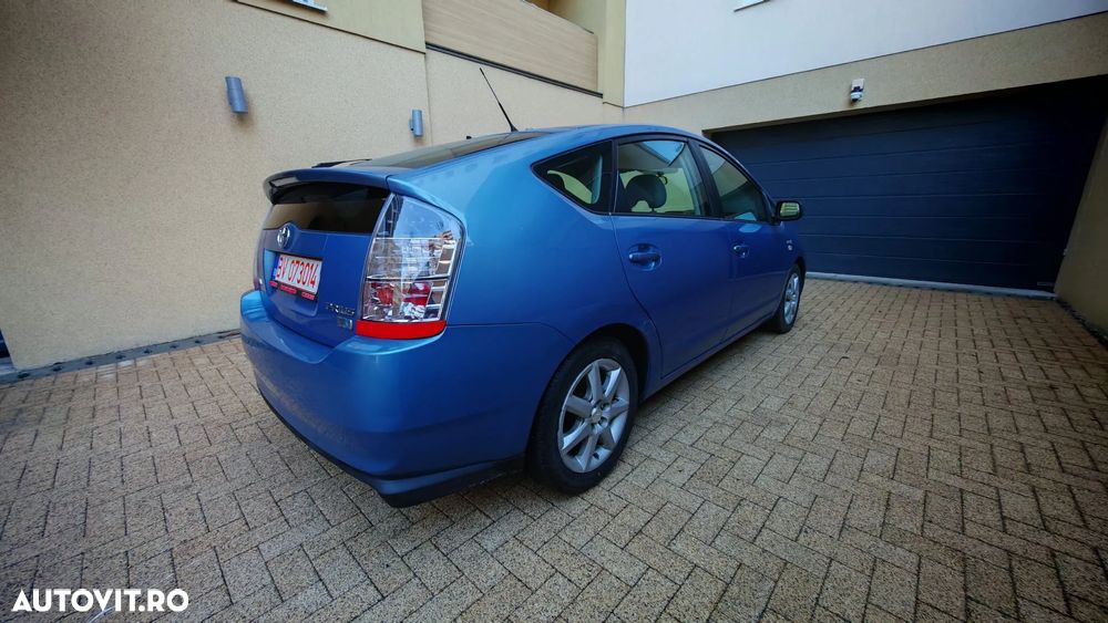 Toyota Prius (Hybrid) - 25