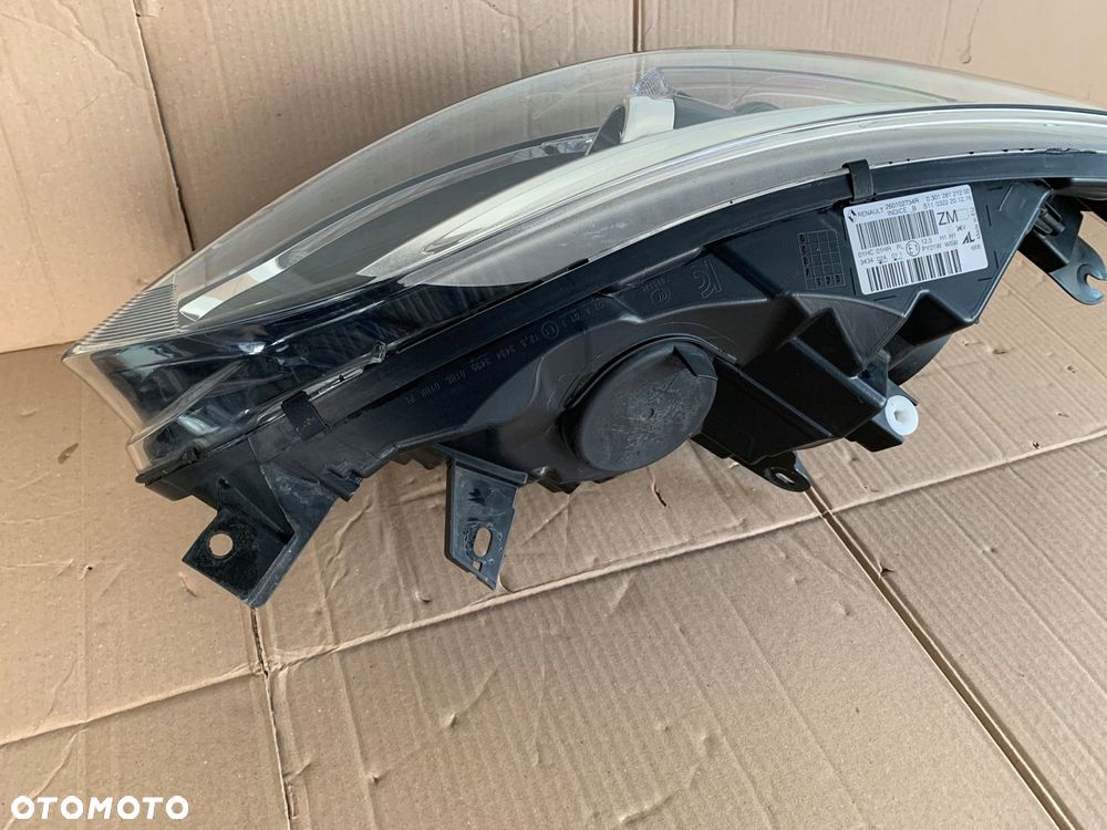 Lampa prawa przednia RENAULT CAPTUR I 1 - 6
