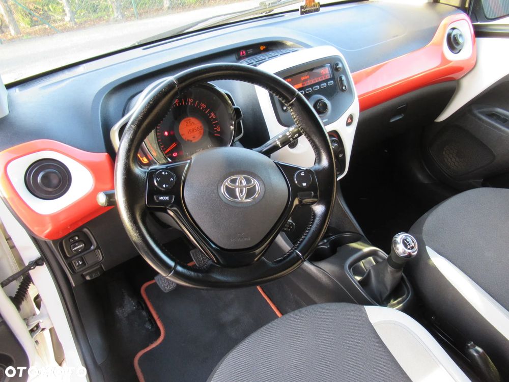 Toyota Aygo x-play - 6