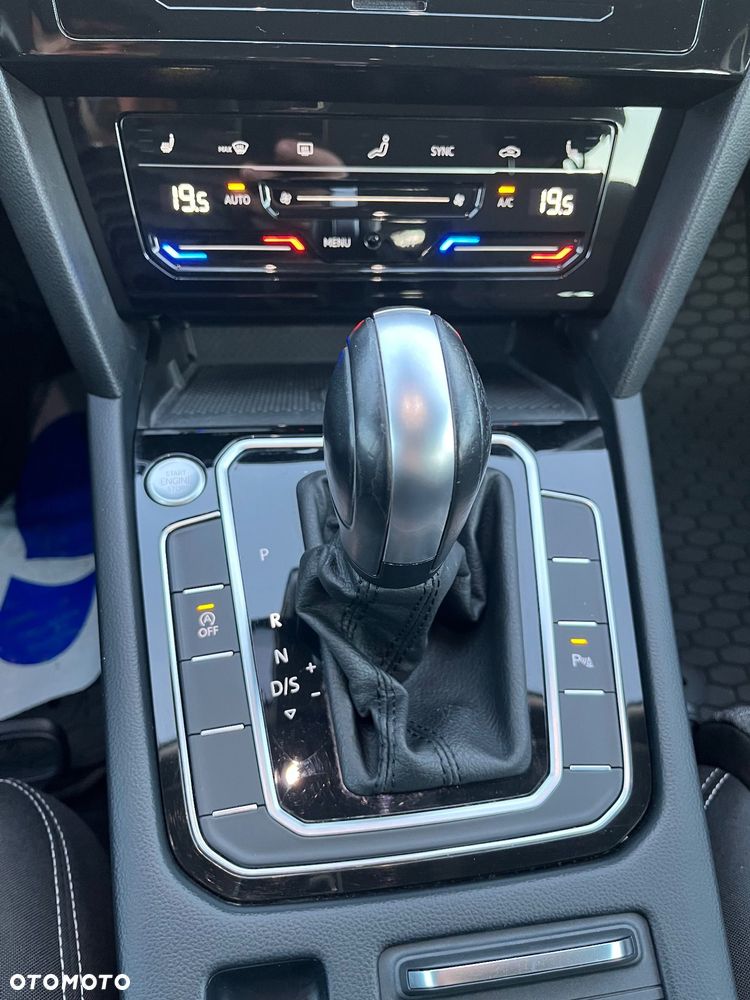 Volkswagen Passat - 17