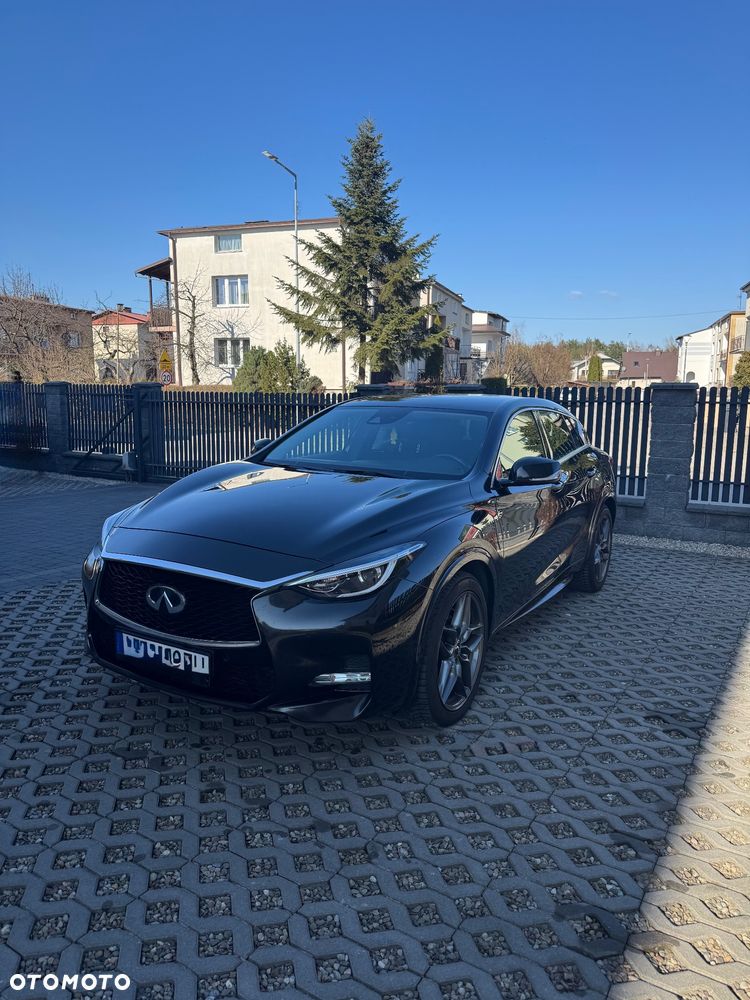 Infiniti Q30 1.6t Sport 7DCT - 1