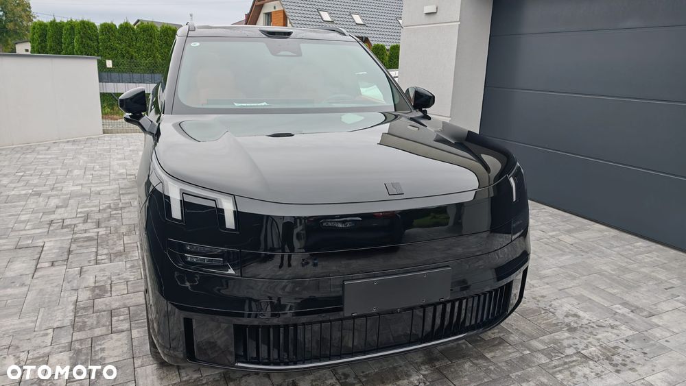 Lynk & Co 900 - 5