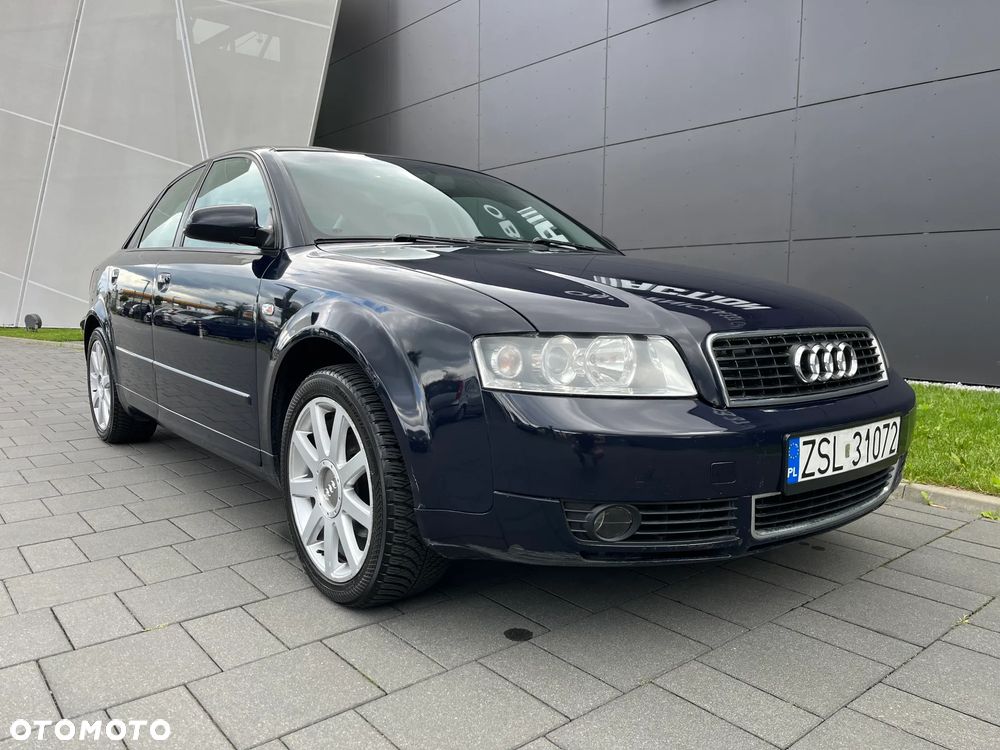 Audi A4 Limousine - 1