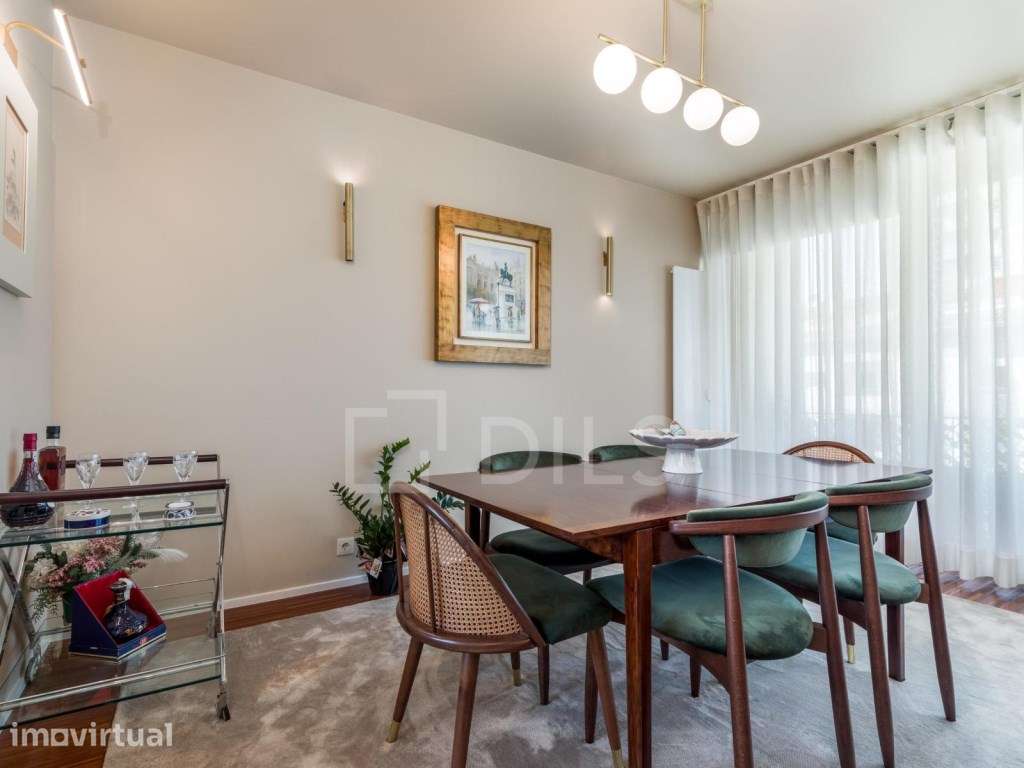 Apartamento T2 em Lordelo do Ouro, com garagem e varanda - Grande imagem: 3/26
