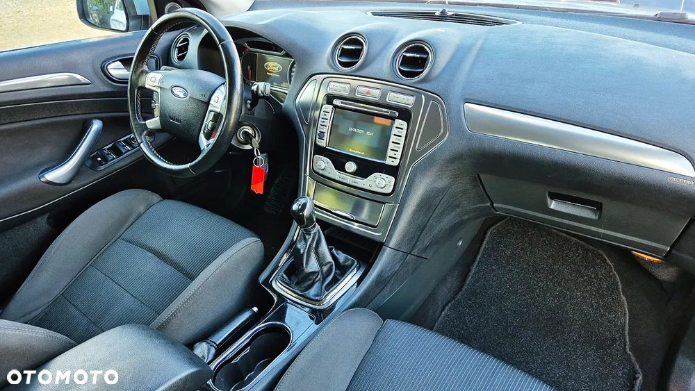 Ford Mondeo 2.0 FF Ghia - 35