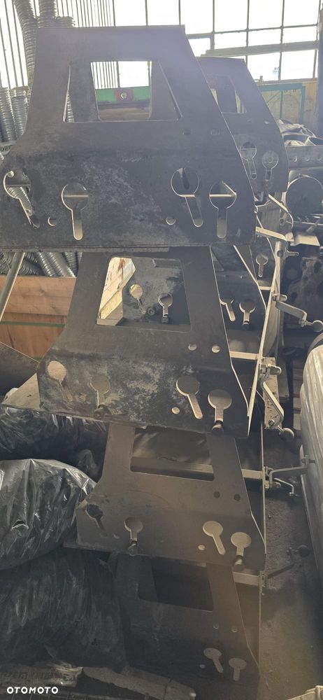 Volvo Rozściełacz Gąsienicowy Volvo P8820C - 23