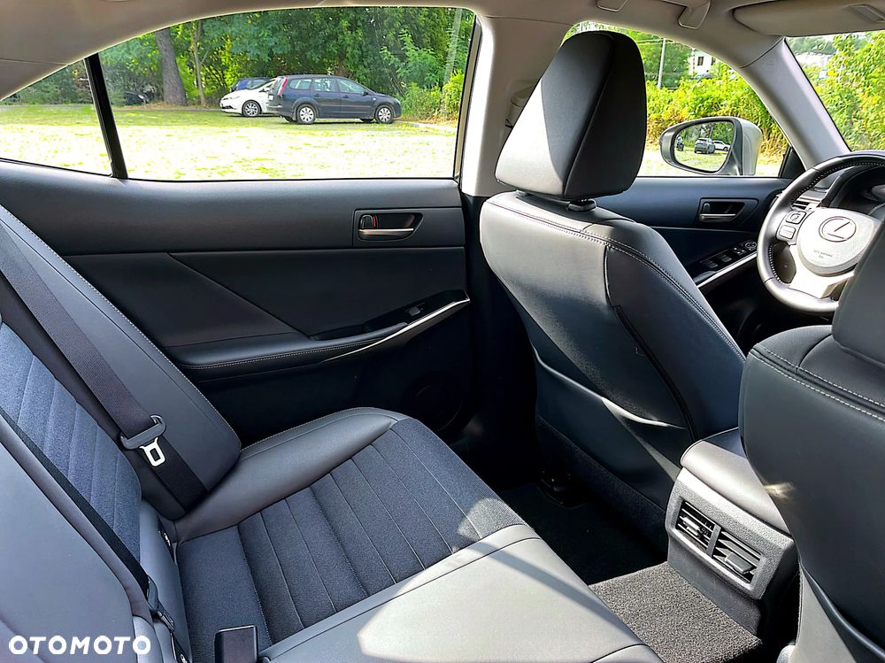 Lexus IS 200t / 300 Elegance - 9