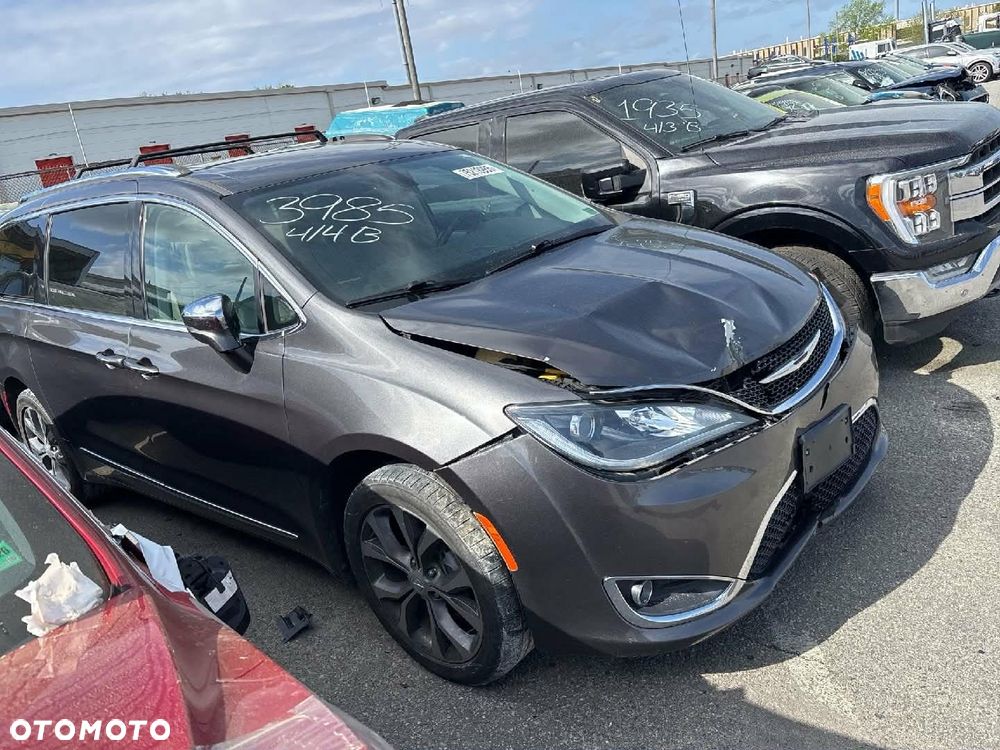 Chrysler Pacifica - 5