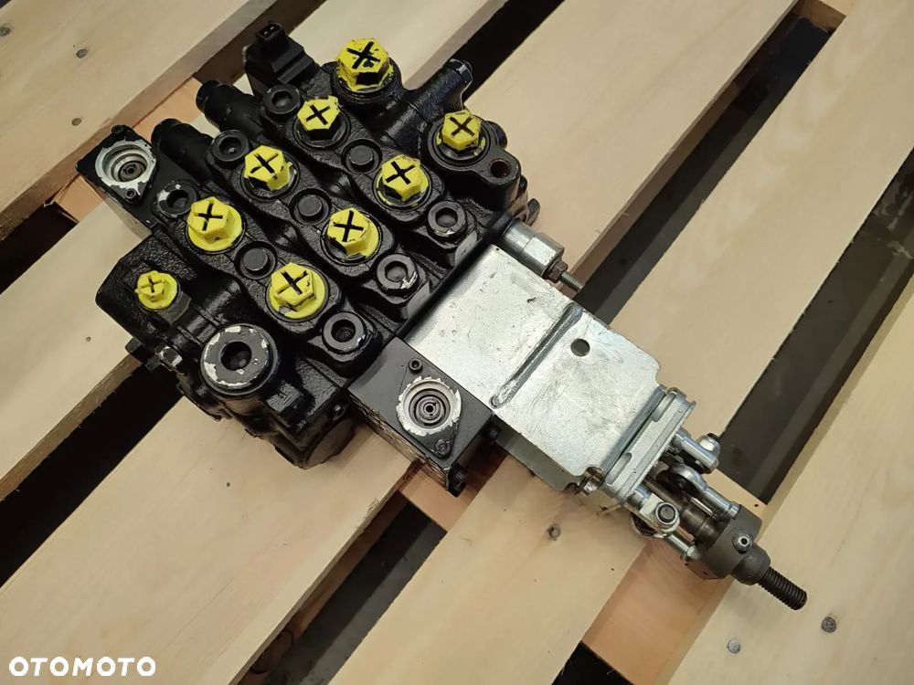Rozdzielacz hydrauliczny 2000221230 BUCHER - 8
