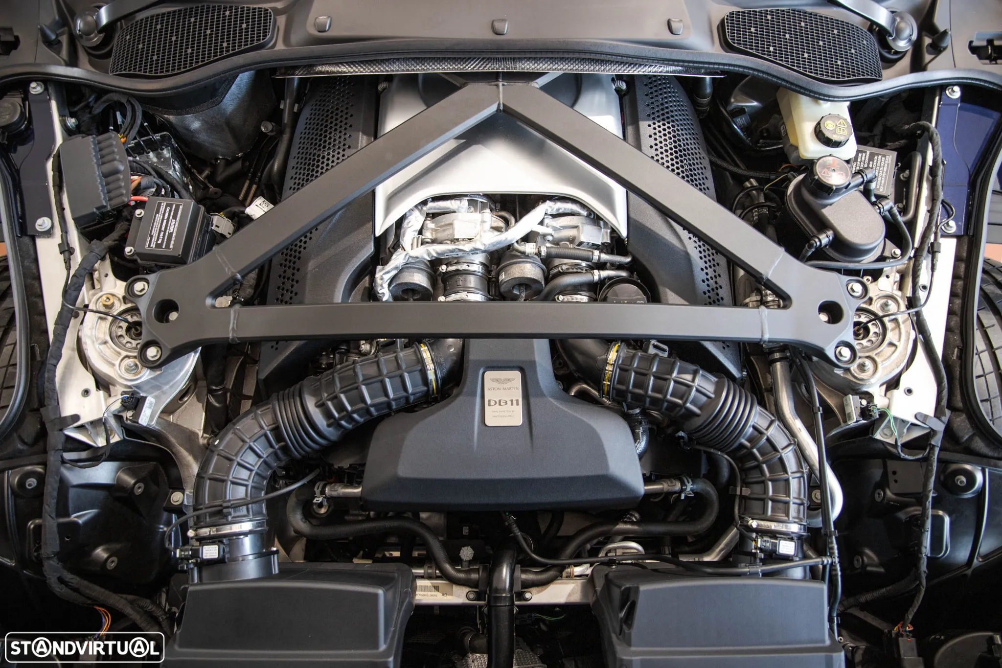 Aston Martin DB11 Coupé V8 Auto - 16